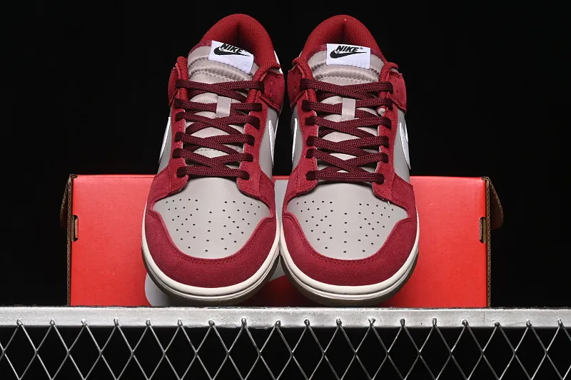 All categories Nk SB Dunk Series Nk SB Dunk Low High-end customized low-top sneakers Nike SB Dunk Low white and red low-top casual sneakers IB6399-004